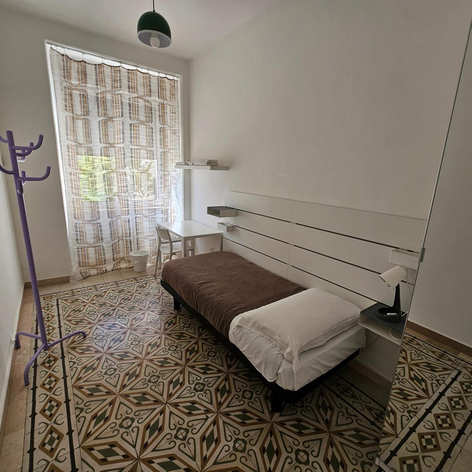 Essential Room & Parking In Centro Citta Con Parcheggio Privato E Wifi Potenza Exterior foto