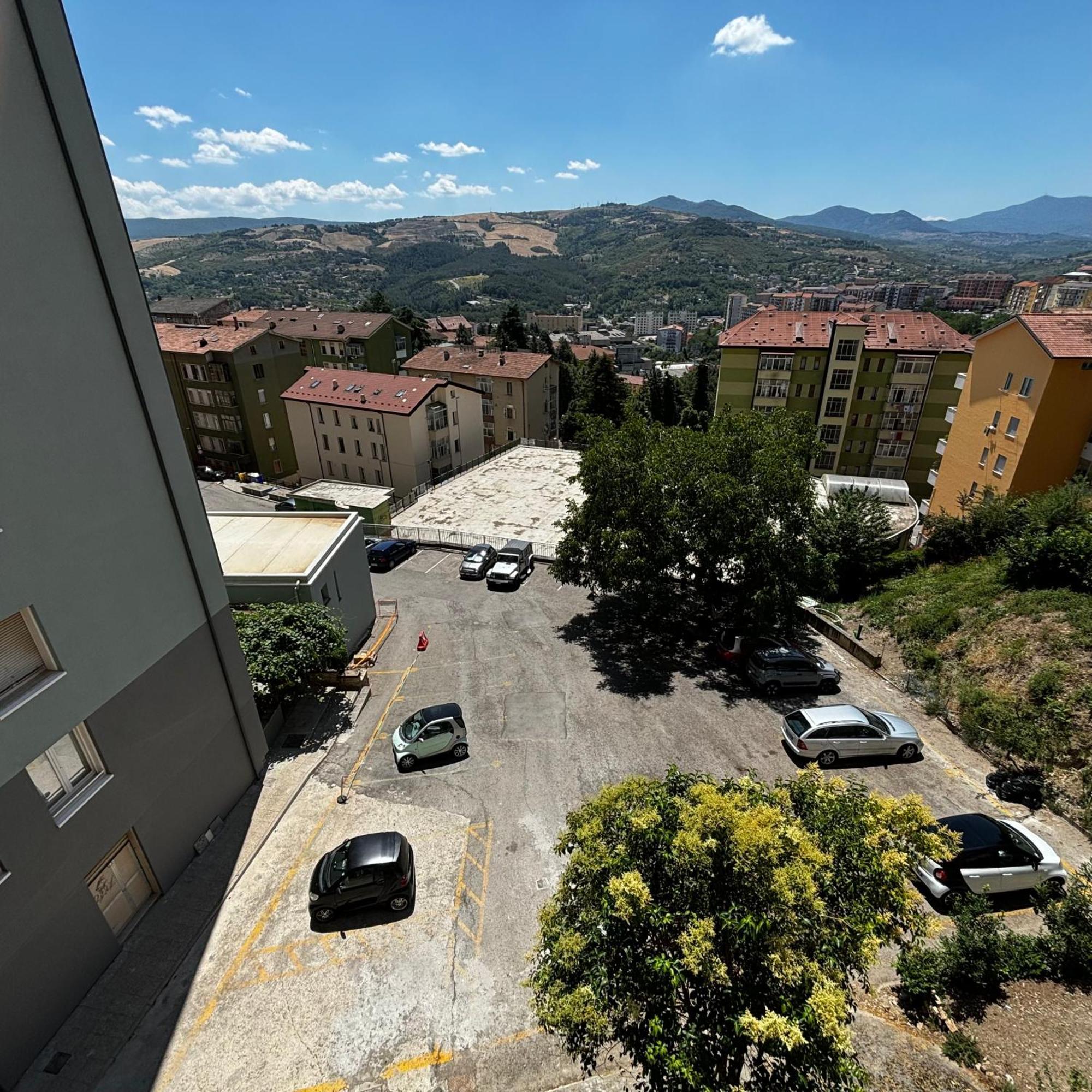 Essential Room & Parking In Centro Citta Con Parcheggio Privato E Wifi Potenza Exterior foto