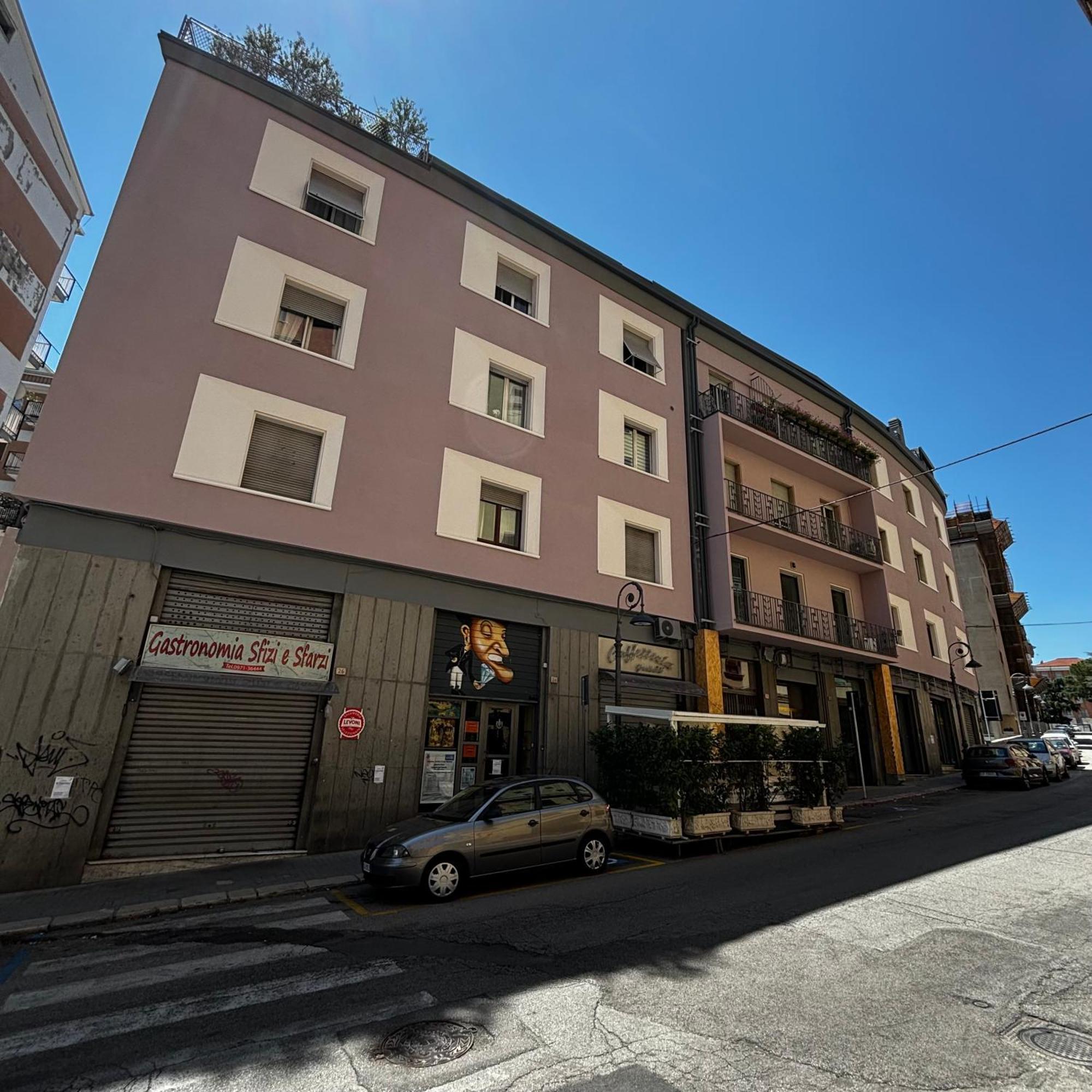 Essential Room & Parking In Centro Citta Con Parcheggio Privato E Wifi Potenza Exterior foto