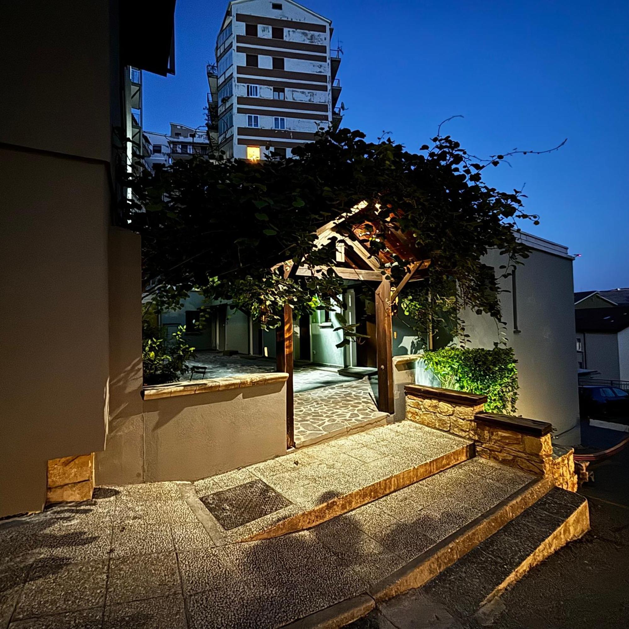 Essential Room & Parking In Centro Citta Con Parcheggio Privato E Wifi Potenza Exterior foto