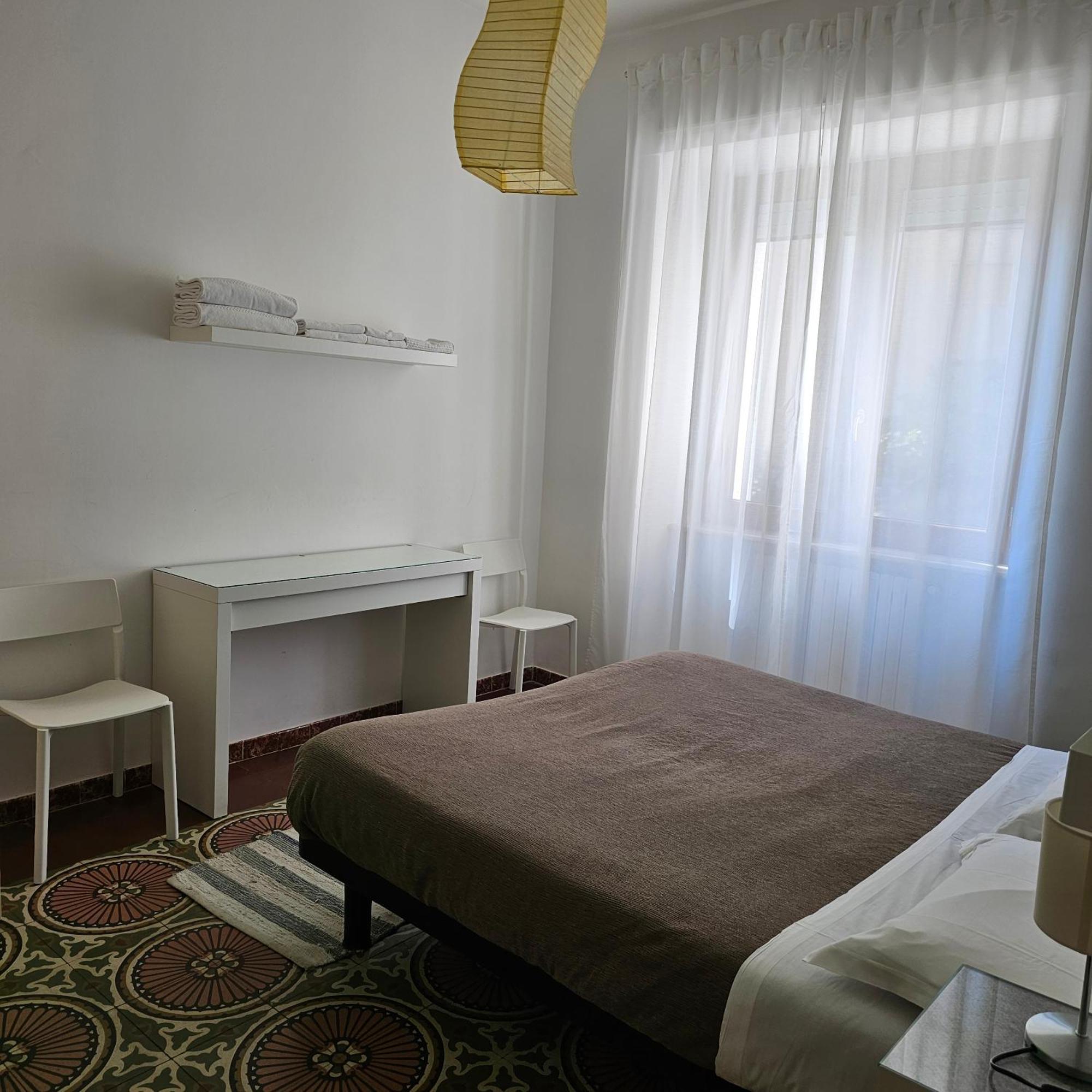 Essential Room & Parking In Centro Citta Con Parcheggio Privato E Wifi Potenza Exterior foto