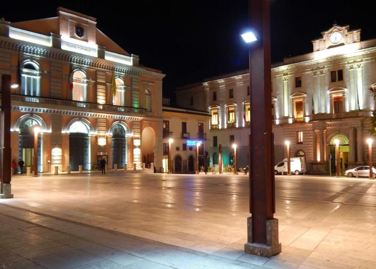 Essential Room & Parking In Centro Citta Con Parcheggio Privato E Wifi Potenza Exterior foto